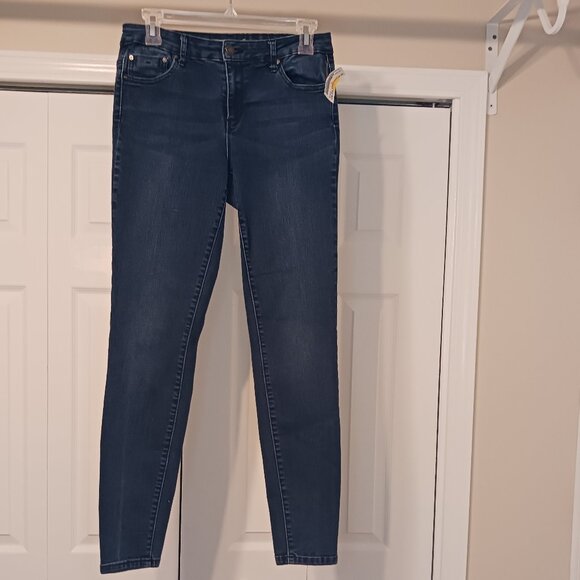 #210 2/$15 - Tractr Blue Jeans Size 6 - Picture 1 of 6